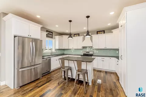 Kitchen - 101 Lakeview Dr, Hurley, SD 57036 photo 1 of 2