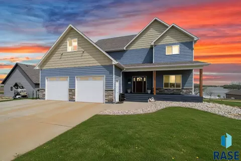 101 Lakeview Dr, Hurley, SD 57036