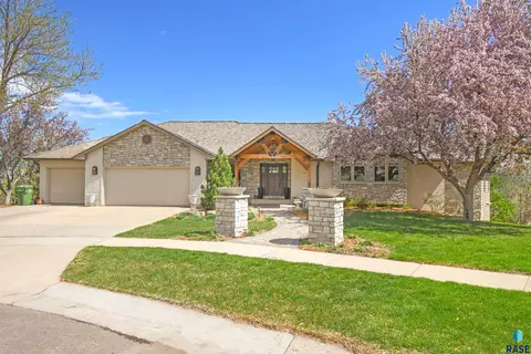 4800 S Caraway Cir, Sioux Falls, SD 57108