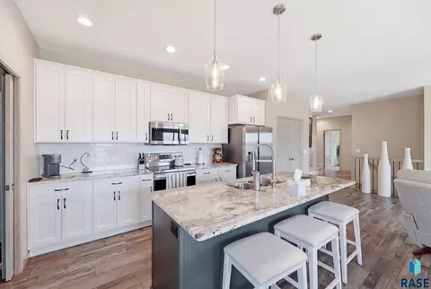 2305 S Sadie Ave, Sioux Falls, SD 57106