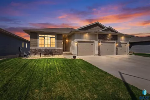 2305 S Sadie Ave, Sioux Falls, SD 57106