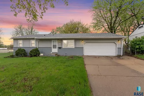 1325 S Annway Dr, Sioux Falls, SD 57103