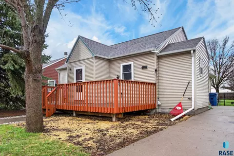 3019 N Presentation Ct, Sioux Falls, SD 57104