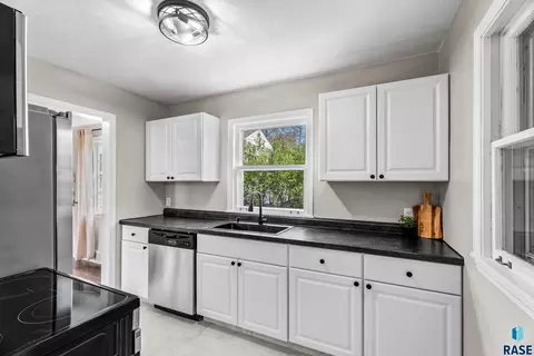 Kitchen - 100 W 1st St, Tea, SD 57064 photo 2 of 2