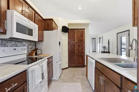 Kitchen - 5505 E Schave St, Sioux Falls, SD 57110 photo 2 of 6