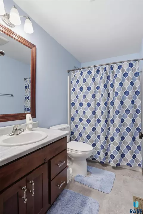 Bath - 5505 E Schave St, Sioux Falls, SD 57110 photo 2 of 2