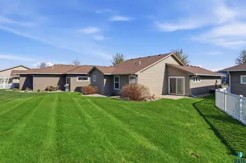 Exterior - 5505 E Schave St, Sioux Falls, SD 57110 photo 6 of 7