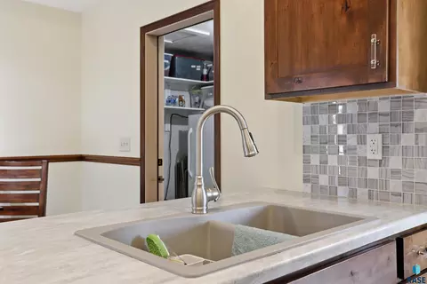 Kitchen - 5505 E Schave St, Sioux Falls, SD 57110 photo 4 of 6