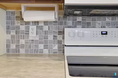 Kitchen - 5505 E Schave St, Sioux Falls, SD 57110 photo 5 of 6