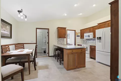 Kitchen - 5505 E Schave St, Sioux Falls, SD 57110 photo 3 of 6