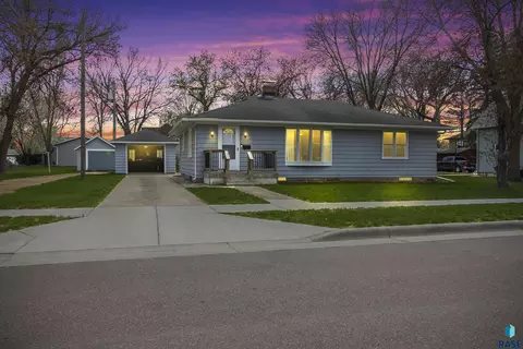 Exterior - 707 E 6th St, Dell Rapids, SD 57022 photo 2 of 4