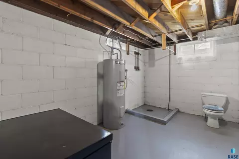 Bath - 707 E 6th St, Dell Rapids, SD 57022 photo 3 of 3
