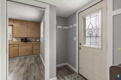 Entry Way - 707 E 6th St, Dell Rapids, SD 57022 photo 2 of 3