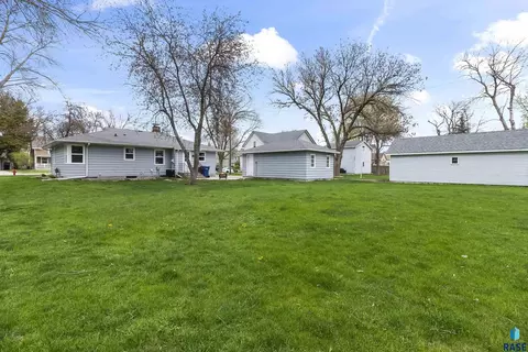 Exterior - 707 E 6th St, Dell Rapids, SD 57022 photo 4 of 4