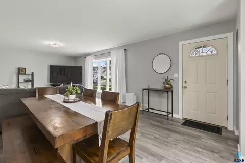 Entry Way - 707 E 6th St, Dell Rapids, SD 57022 photo 1 of 3