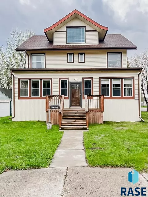 327 W Main St, Luverne, MN 56156