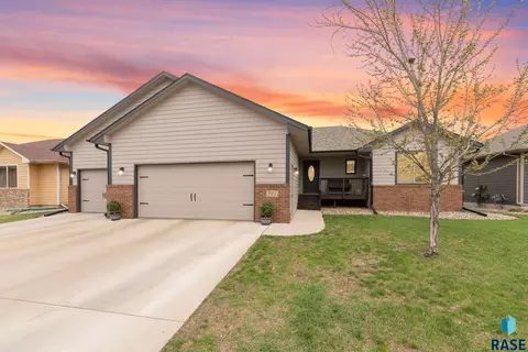 710 Fox Ct, Tea, SD 57064