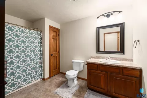 Bath - 710 Fox Ct, Tea, SD 57064 photo 3 of 3