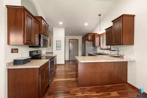 Kitchen - 710 Fox Ct, Tea, SD 57064 photo 1 of 2