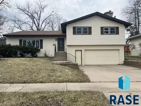 2013 S Hawthorne Ave, Sioux Falls, SD 57105