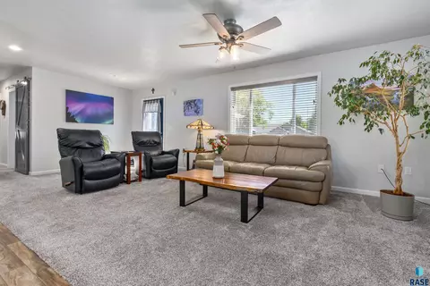 Living - 111 Iowa St, Centerville, SD 57014 photo 2 of 3