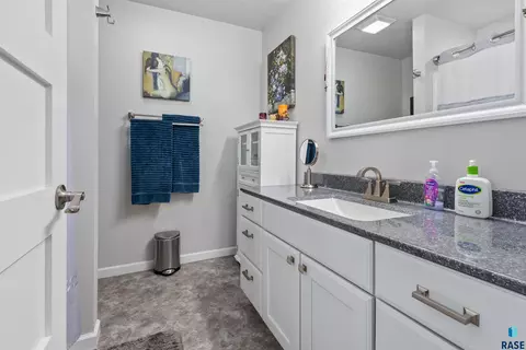 Bath - 111 Iowa St, Centerville, SD 57014 photo 1 of 3