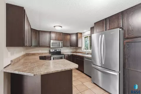 2108 E Sylvan Cir, Brandon, SD 57005 photo 15