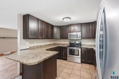 2108 E Sylvan Cir, Brandon, SD 57005 photo 16