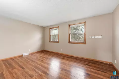 2108 E Sylvan Cir, Brandon, SD 57005 photo 22