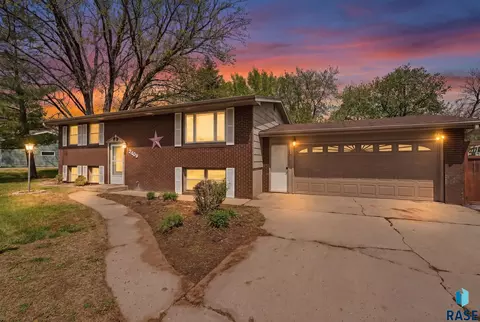 2108 E Sylvan Cir, Brandon, SD 57005