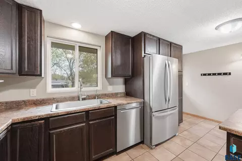 2108 E Sylvan Cir, Brandon, SD 57005 photo 17