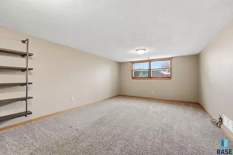 2108 E Sylvan Cir, Brandon, SD 57005 photo 24