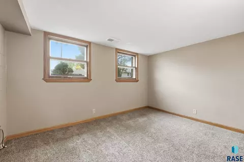 2108 E Sylvan Cir, Brandon, SD 57005 photo 29