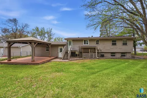 2108 E Sylvan Cir, Brandon, SD 57005 photo 5
