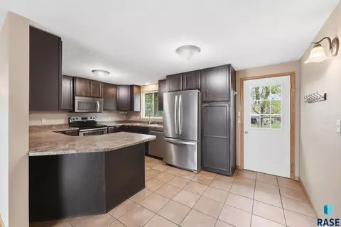2108 E Sylvan Cir, Brandon, SD 57005 photo 14