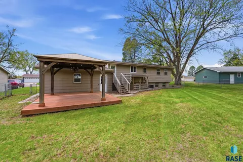 2108 E Sylvan Cir, Brandon, SD 57005 photo 6