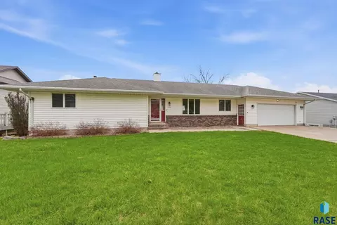 505 Sunrise St, Garretson, SD 57030