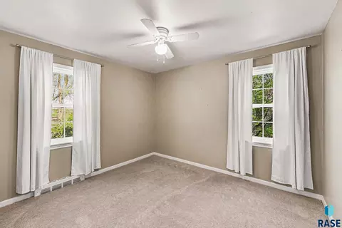 Bedroom - 1301 S Splitrock Blvd, Brandon, SD 57005 photo 3 of 7