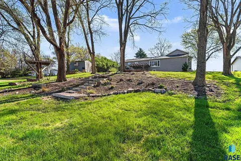 Exterior - 1301 S Splitrock Blvd, Brandon, SD 57005 photo 1 of 2