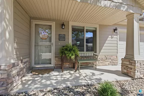 Exterior - 2718 E Indigo Pl, Sioux Falls, SD 57108 photo 2 of 4