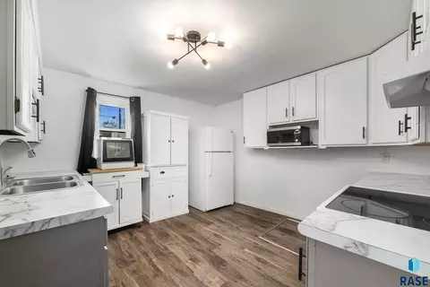 Kitchen - 1303 N Main Ave, Sioux Falls, SD 57104 photo 1 of 4