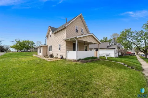 Exterior - 1303 N Main Ave, Sioux Falls, SD 57104 photo 2 of 10