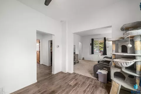 Entry Way - 1303 N Main Ave, Sioux Falls, SD 57104 photo 1 of 2