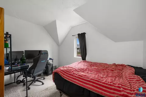 Bedroom - 1303 N Main Ave, Sioux Falls, SD 57104 photo 5 of 6