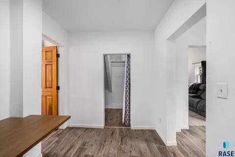 Entry Way - 1303 N Main Ave, Sioux Falls, SD 57104 photo 2 of 2
