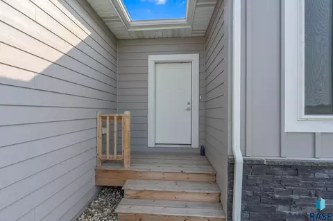 Exterior - 316 S Willow Spring Dr, Sioux Falls, SD 57110 photo 4 of 11