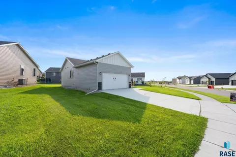 Exterior - 316 S Willow Spring Dr, Sioux Falls, SD 57110 photo 9 of 11