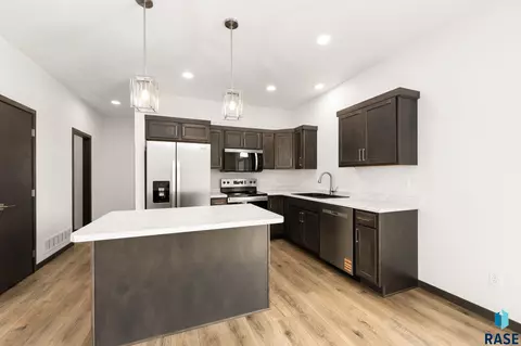 Kitchen - 316 S Willow Spring Dr, Sioux Falls, SD 57110 photo 5 of 7