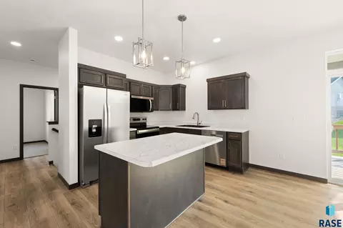 Kitchen - 316 S Willow Spring Dr, Sioux Falls, SD 57110 photo 4 of 7