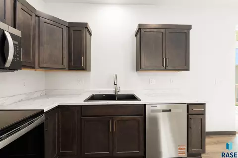 Kitchen - 316 S Willow Spring Dr, Sioux Falls, SD 57110 photo 7 of 7